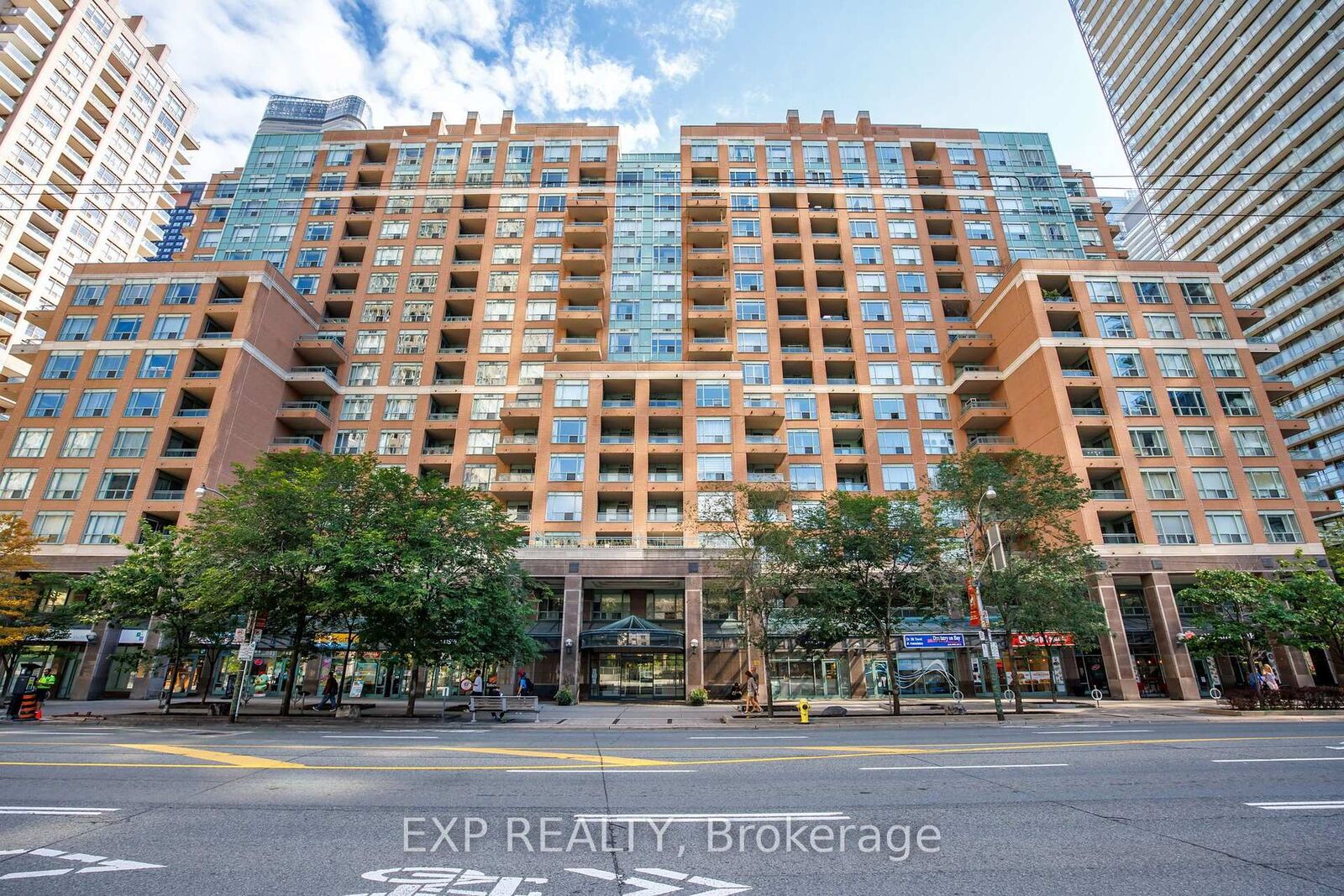 Property Photo:  889 Bay Street 409  ON M5S 3K5 