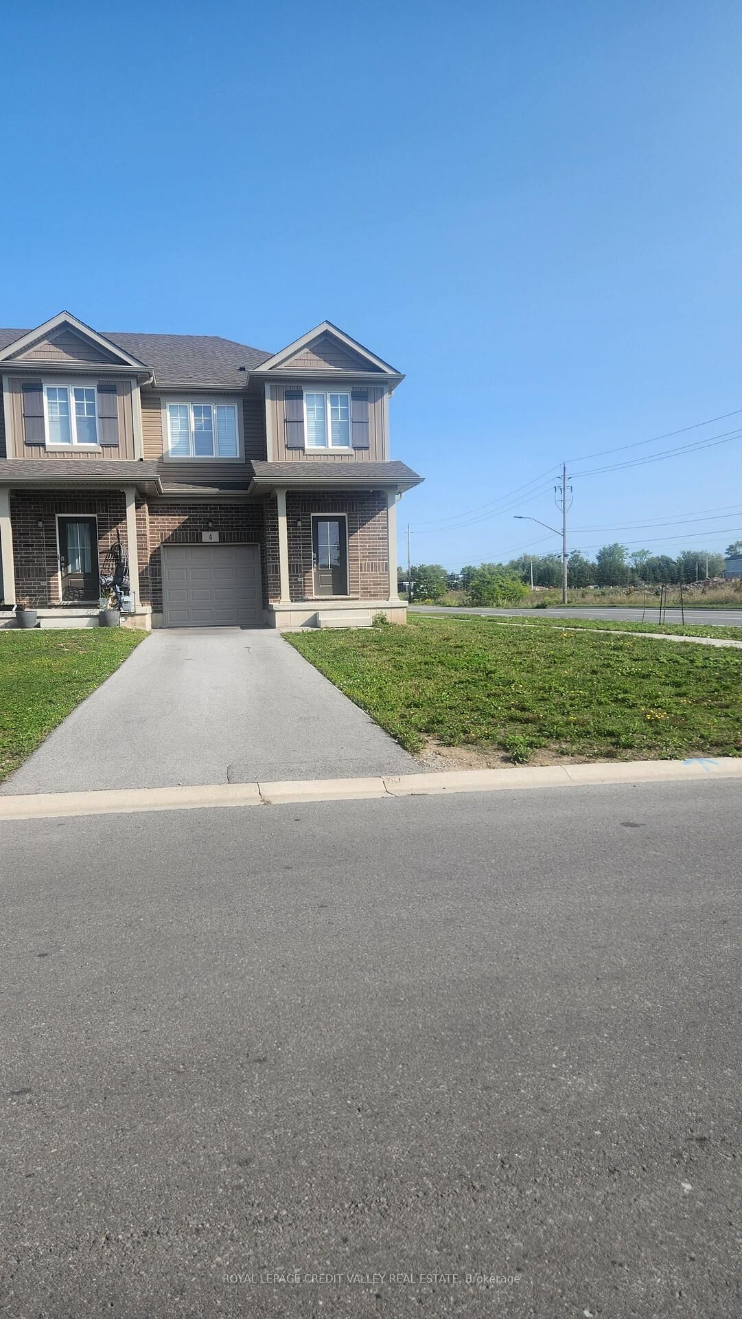 Property Photo: 4 Sycamore Street ON L3C 0H8