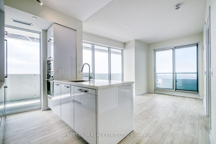 Property Photo: 2221 Yonge Street 4809 ON M4S 2B4