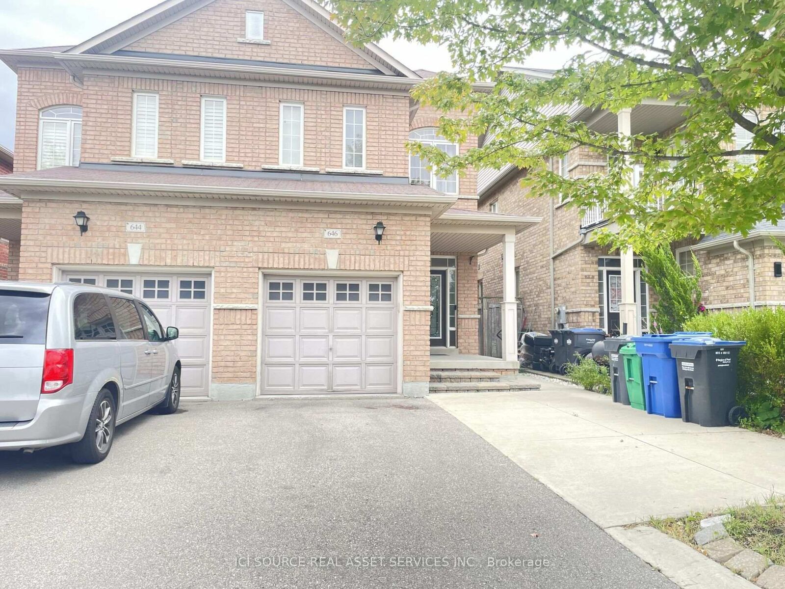 Property Photo:  646 Coach Drive Upper  ON L5R 0C5 