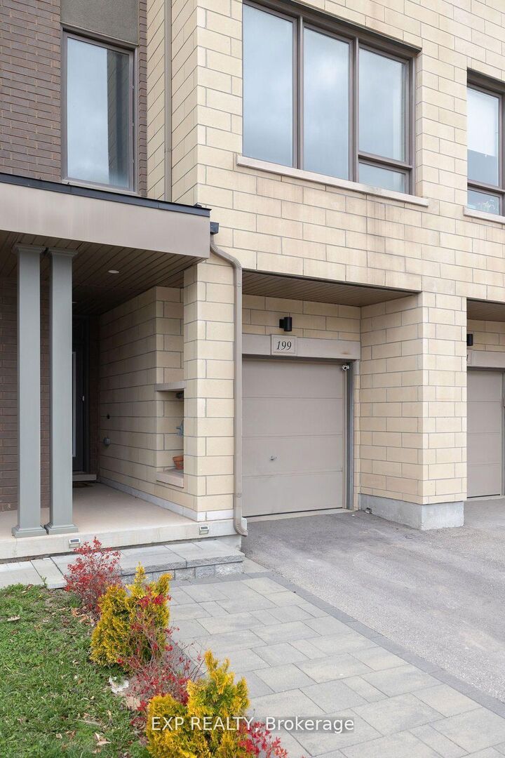 Property Photo:  199 Sabina Drive  ON L6H 0W3 