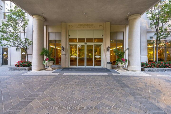 Property Photo:  25 Kingsbridge Garden Circle 3013  ON L5R 4B1 