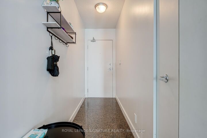 Property Photo:  381 Front Street W 2101  ON M5V 3R8 
