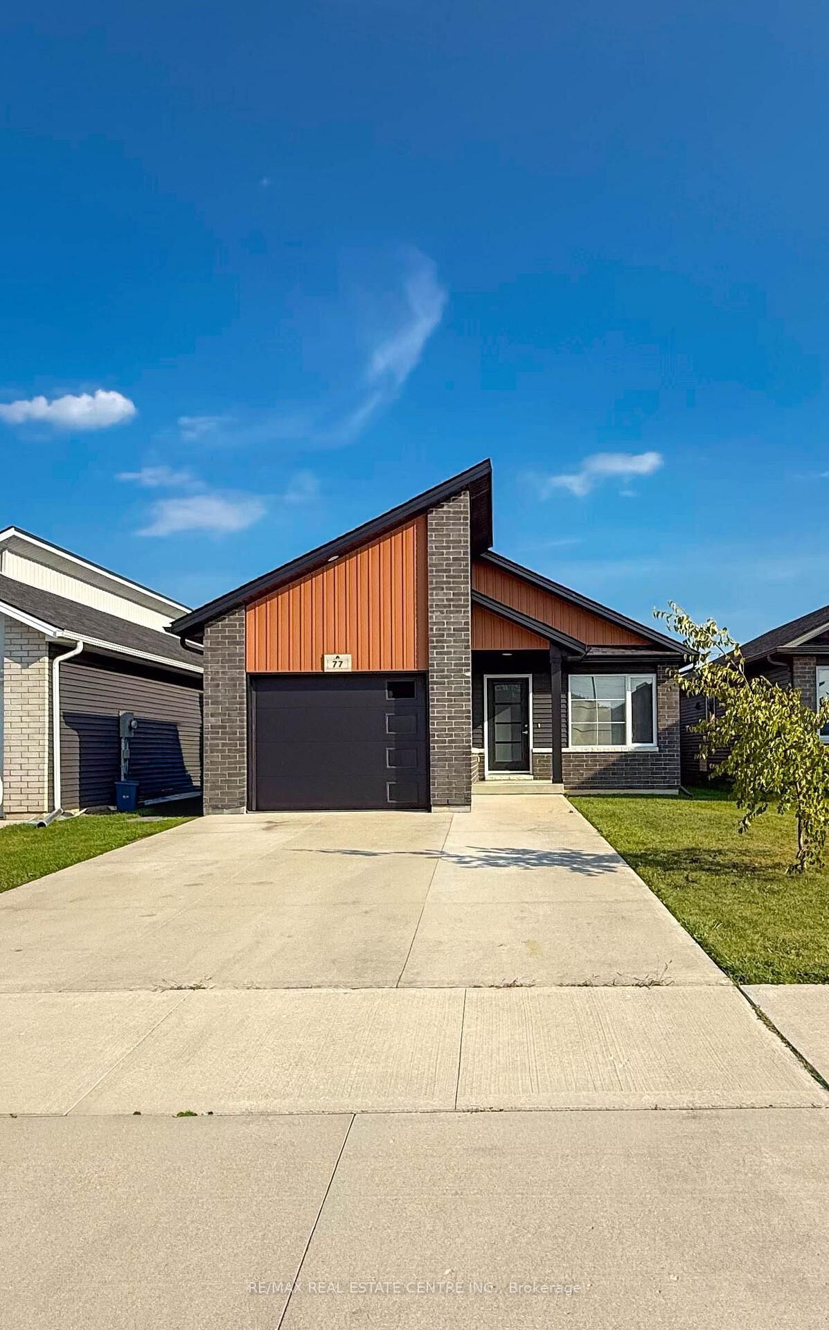 Property Photo:  77 Moonstone Crescent  ON L7M 0S1 