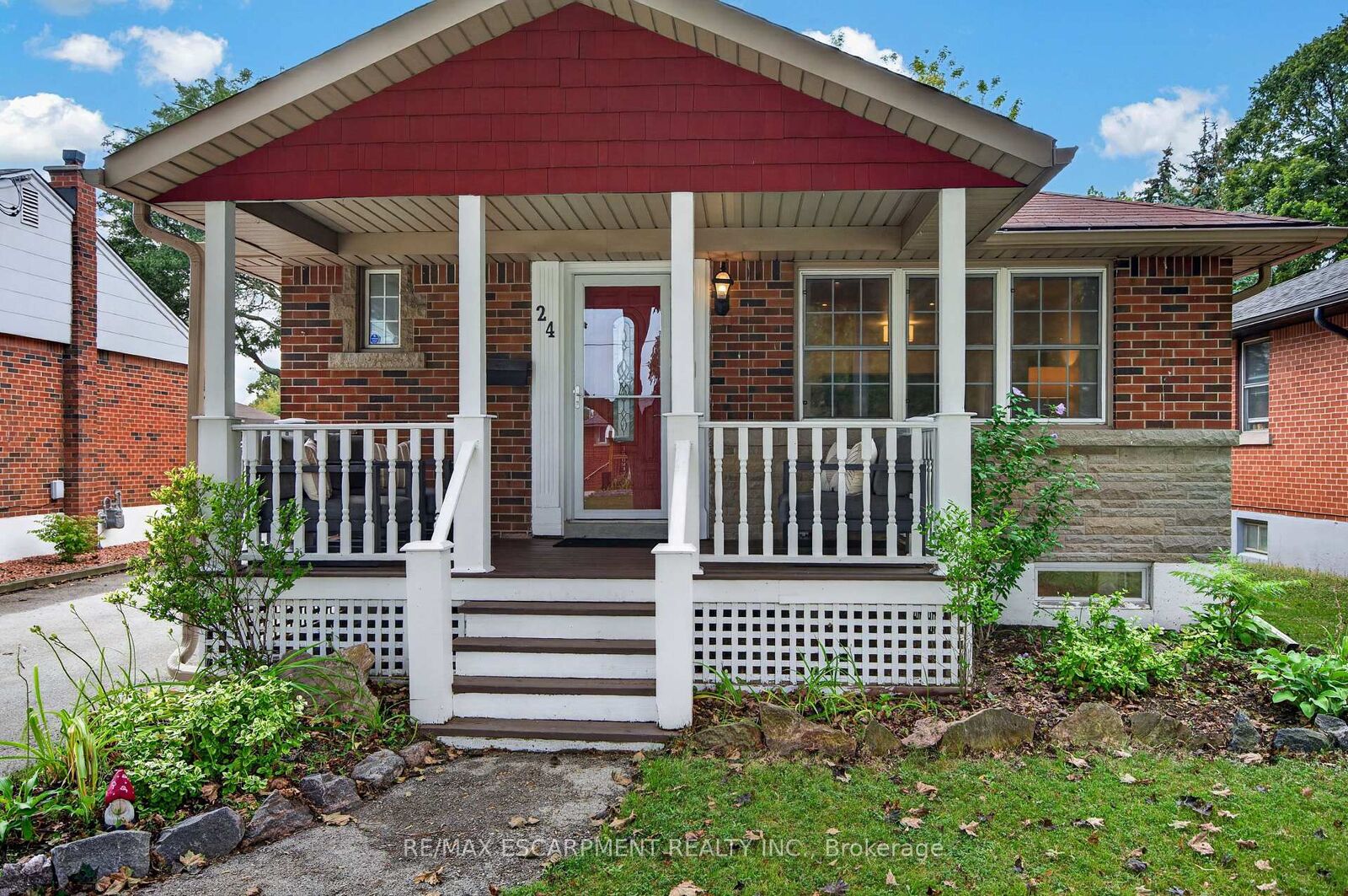 Property Photo:  24 Castlefield Drive  ON L8T 3R2 