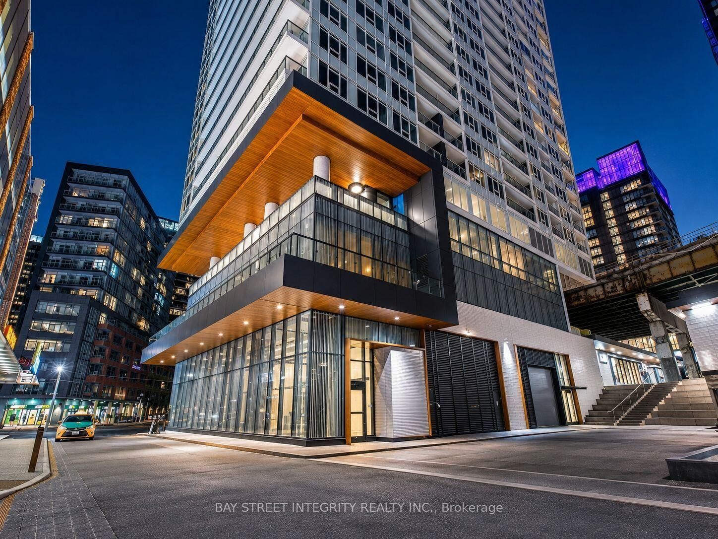 Property Photo:  19 Bathurst Street 2001  ON M5V 0N2 