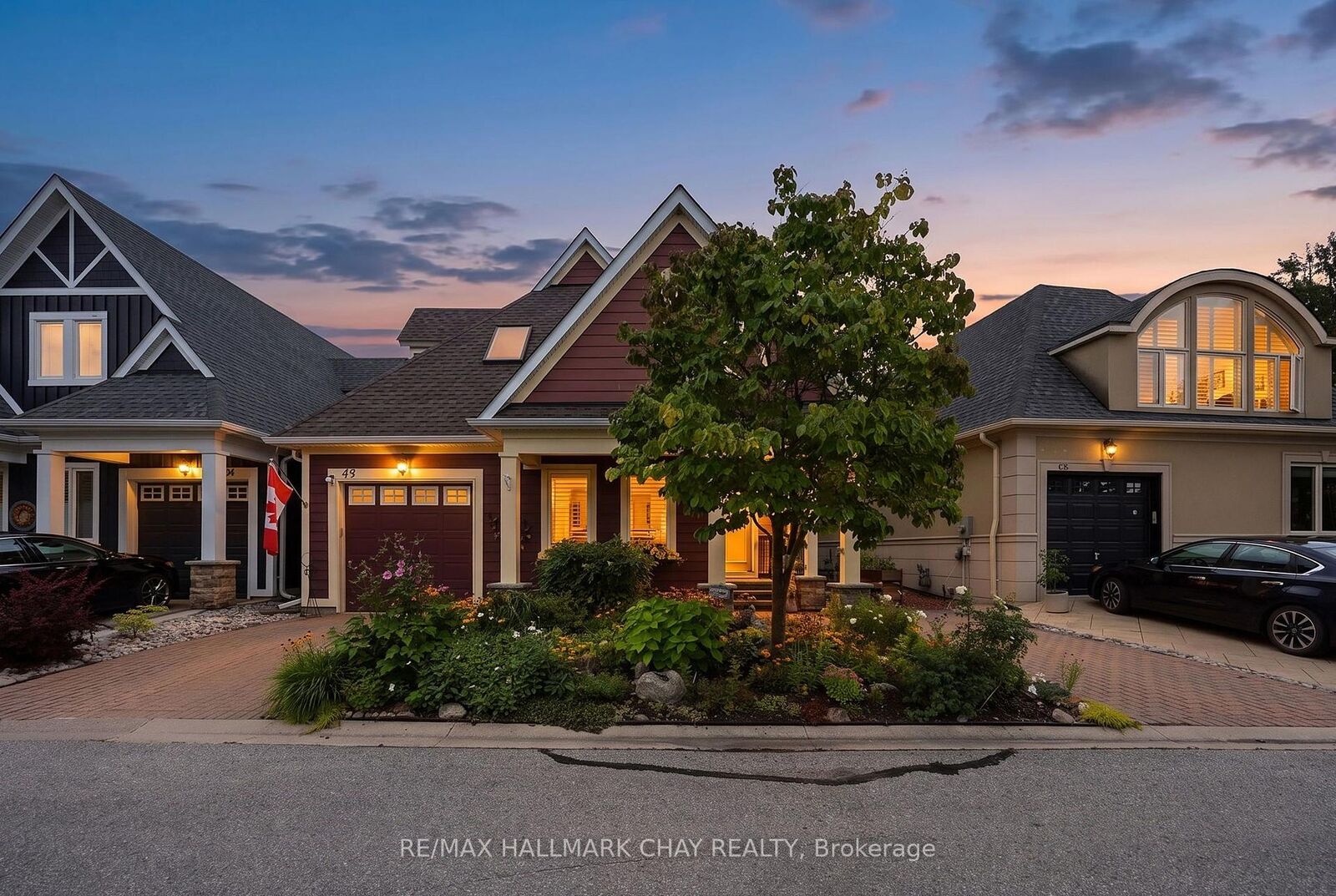 Property Photo:  5 Invermara Court 49  ON L3V 8B4 