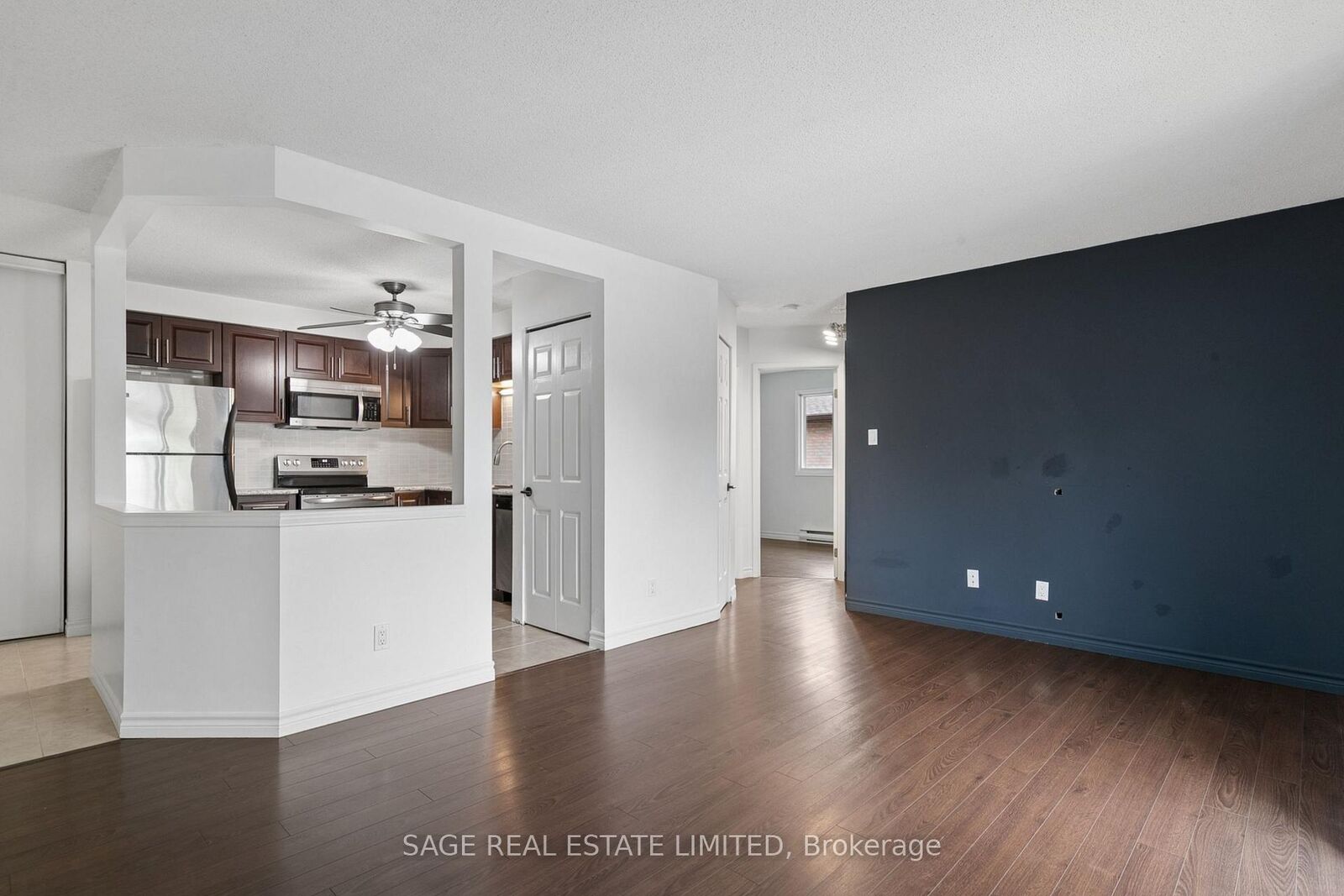 Property Photo:  327 Northlake Drive 10  ON N2V 1Z1 