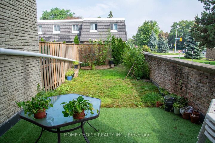 Property Photo:  28 Tangle Briarway N/A  ON M2J 2M4 