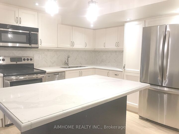 Property Photo:  88 Apache Trail Lower  ON M2H 2H9 