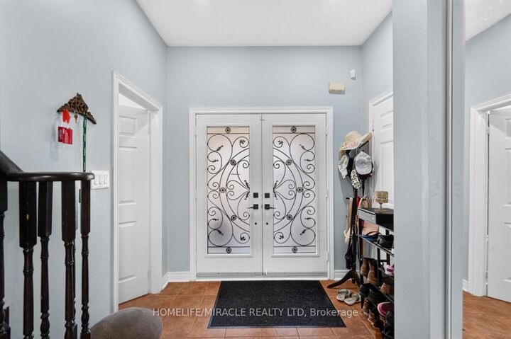 Property Photo: 21 Chalkfarm Crescent ON L7A 3V8