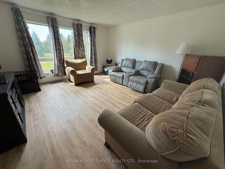 Property Photo: 33 McDonald Road ON P8N 3G2