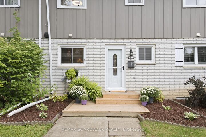 Property Photo:  11 Maple Avenue  ON K6V 1Y3 