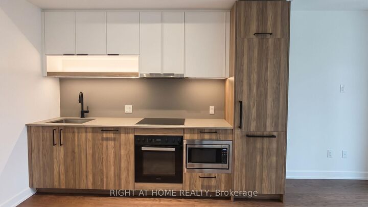 Property Photo:  91 Montclair Avenue 202  ON M5P 0B1 