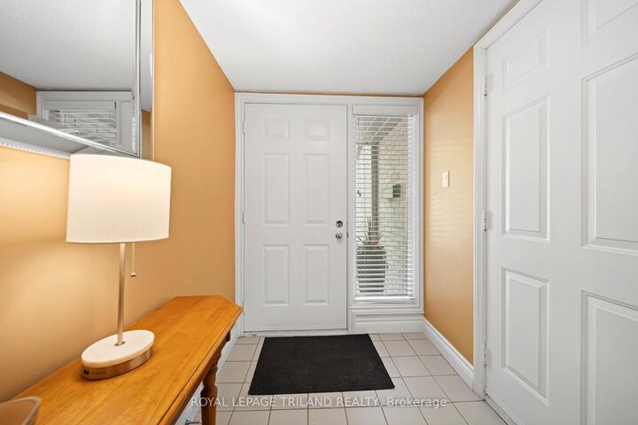 Property Photo: 1399 Commissioners Road W 4 ON N6K 4G9