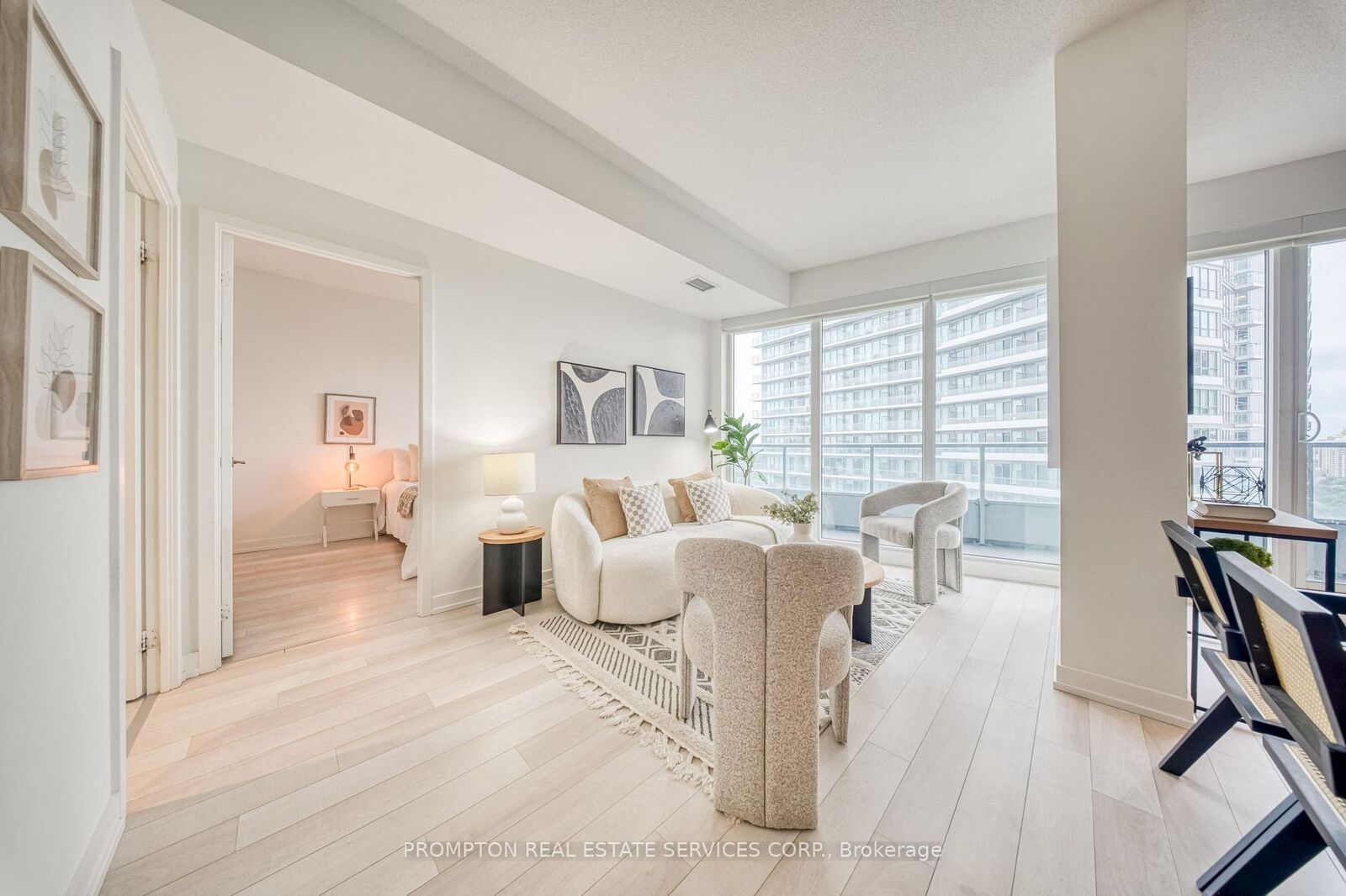 Property Photo: 117 McMahon Drive 2807 ON M2K 0E4