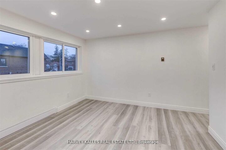 Property Photo:  901 Millwood Road B  ON M4G 1X2 