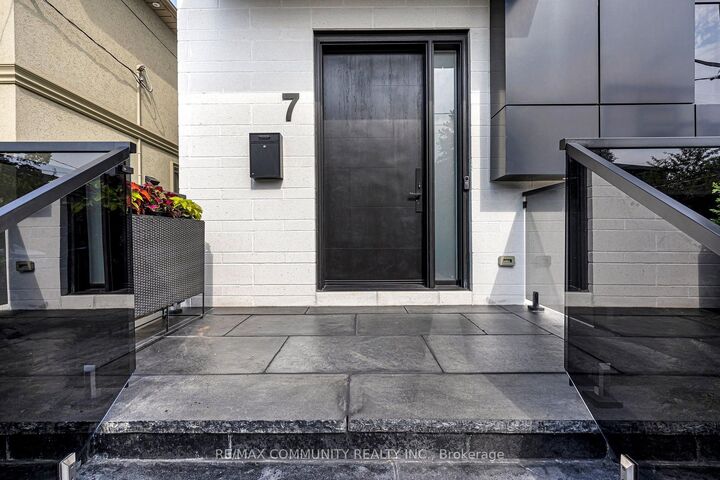Property Photo: 7 Derwyn Road ON M4J 4M7