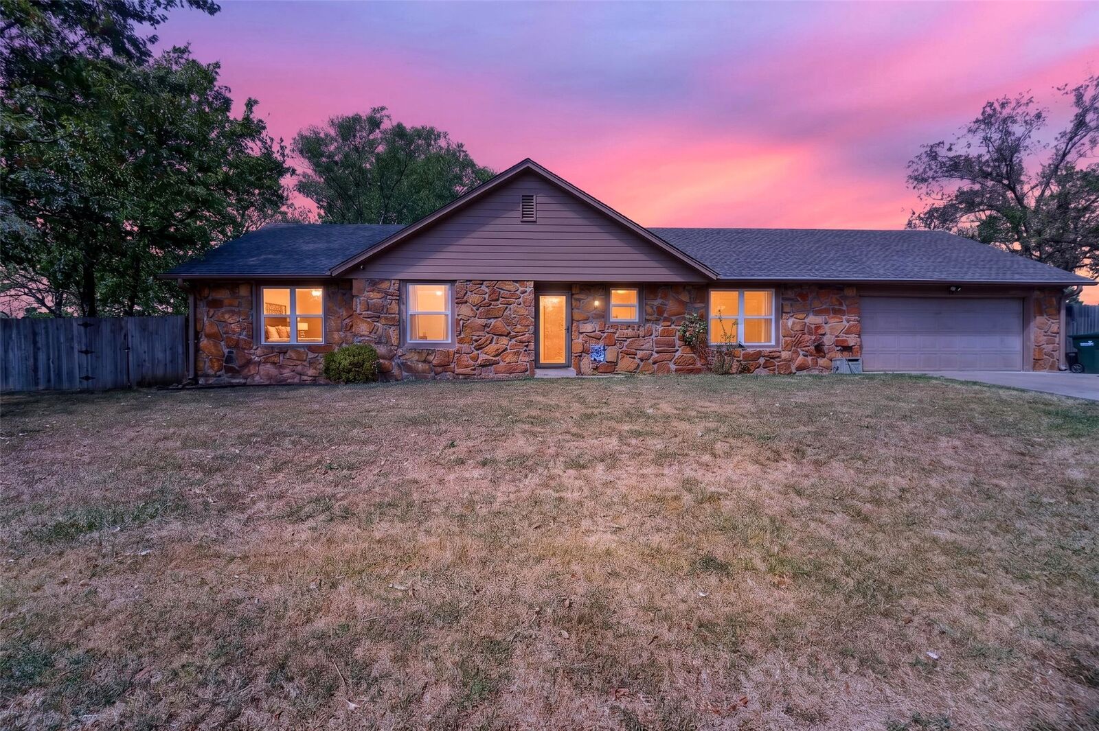 Property Photo: 1631 Valley Parkway OK 74017