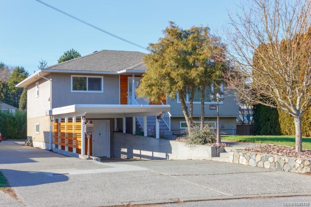 Property Photo: 1656 Stanhope Pl BC V8P 1Y1