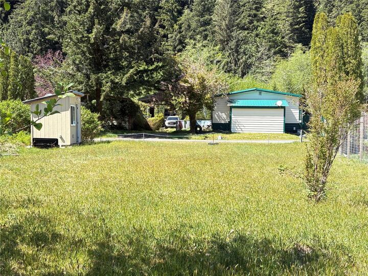 Property Photo: 20 Edith Rd BC V0P 1X0