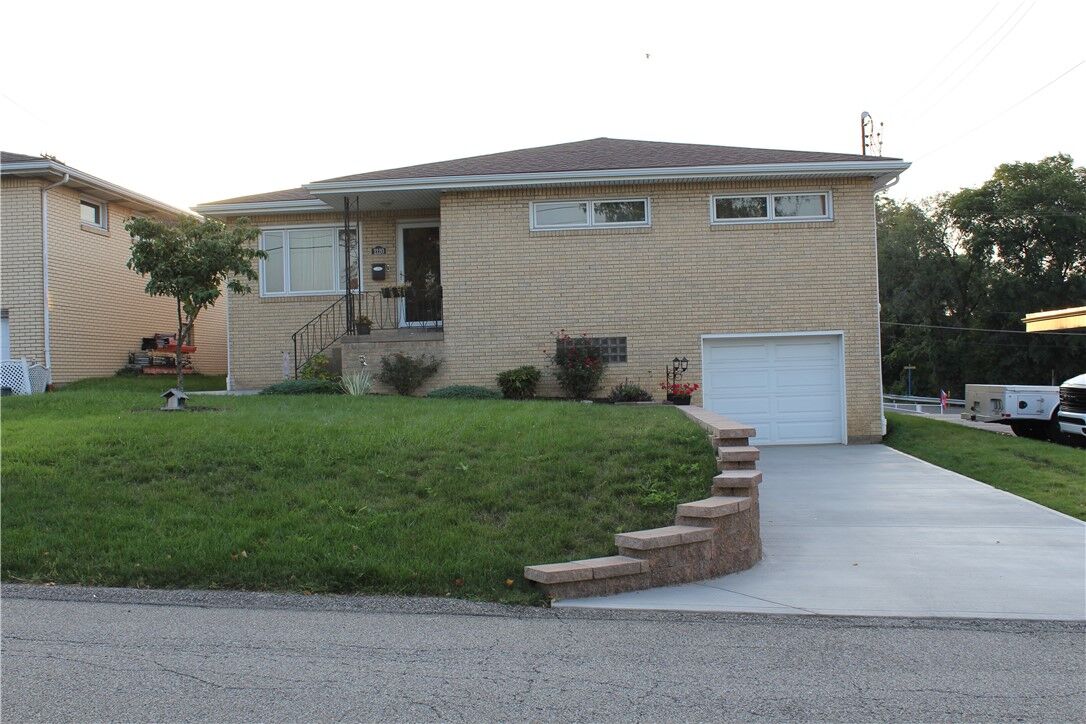 Property Photo:  2120 Vermont Ave  PA 15122 