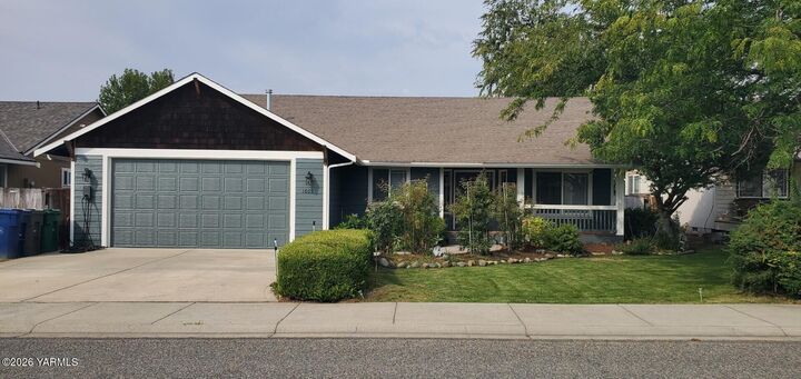 Property Photo: 1605 N Bluegrass Ln WA 98926
