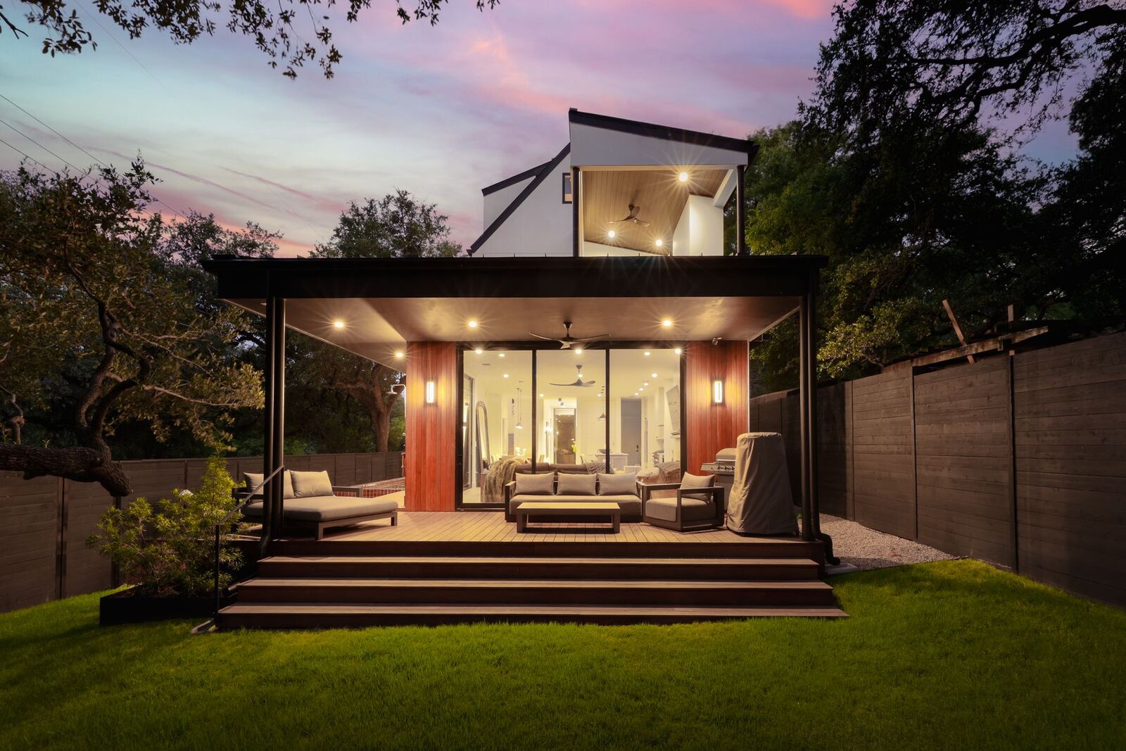 Property Photo:  800 W James Street  TX 78704 