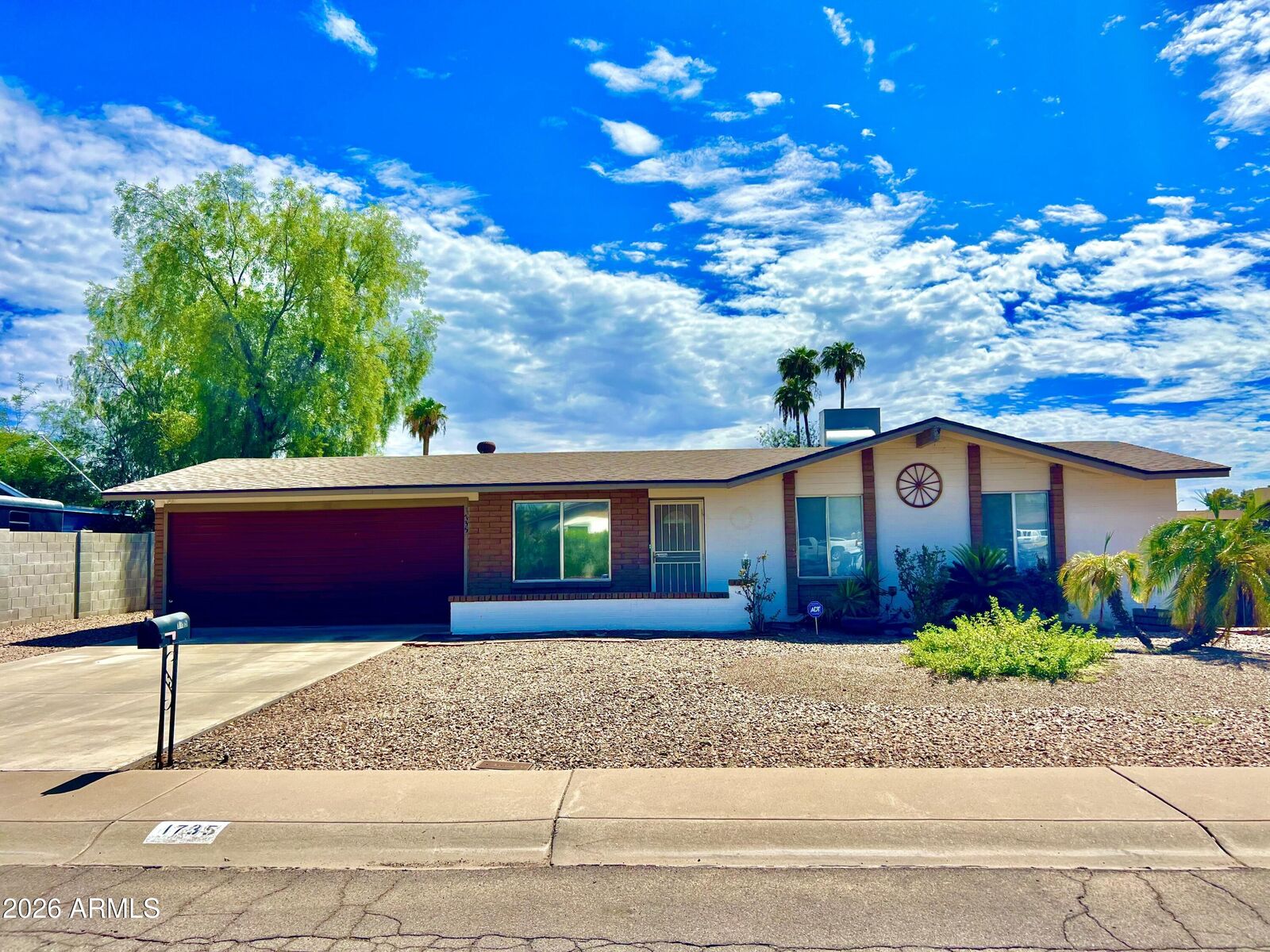 Property Photo:  1735 W Wagoner Road  AZ 85023 