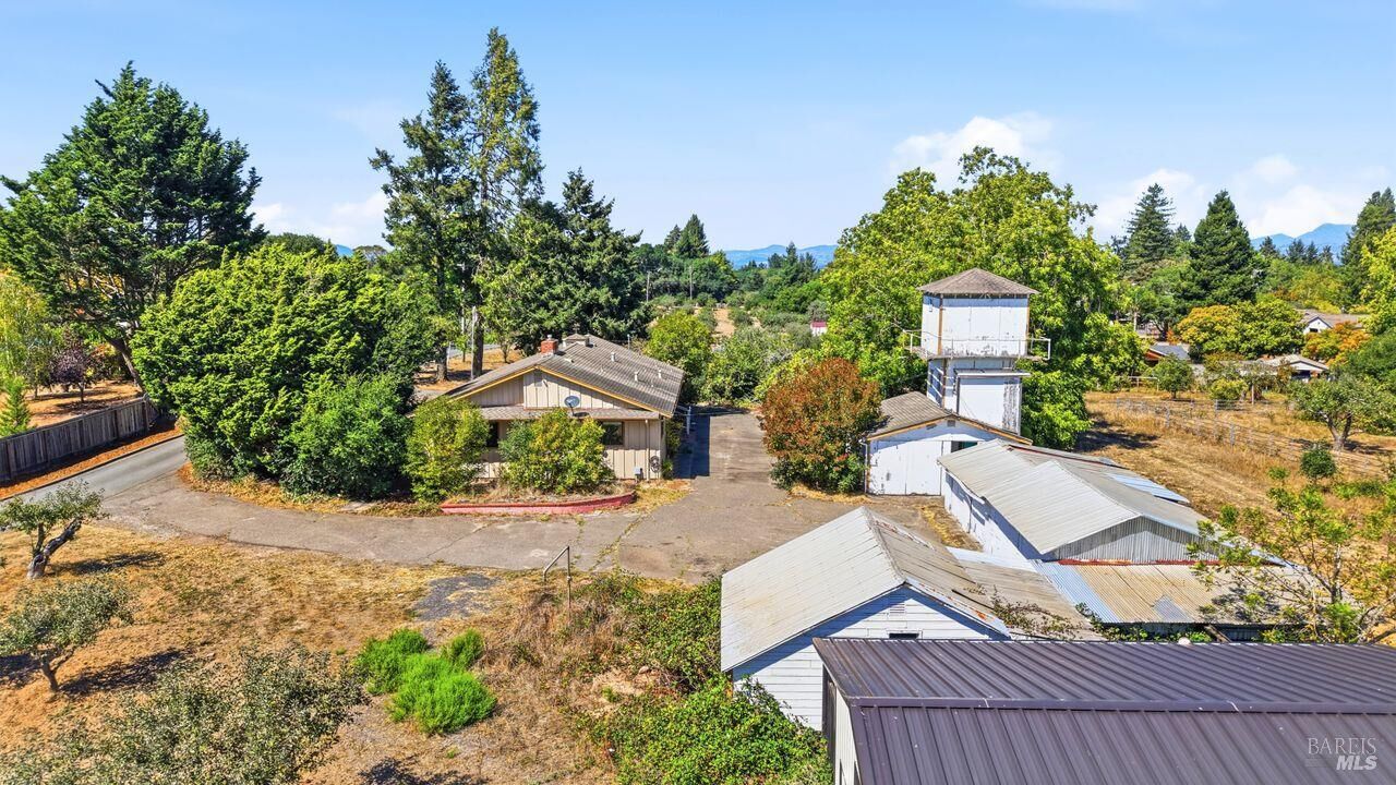Property Photo:  815 Blessing Way  CA 95472 
