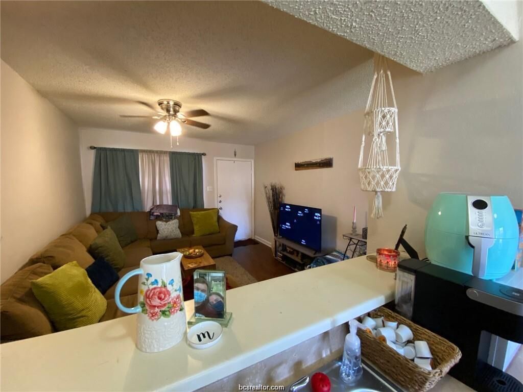 Property Photo:  411 Manuel Dr  TX 77840 