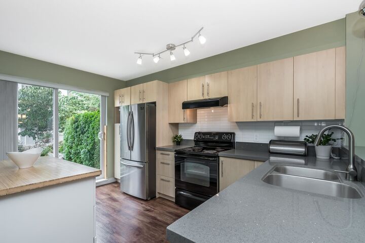 Property Photo:  20875 80 Avenue 33  BC V2Y 2Y1 
