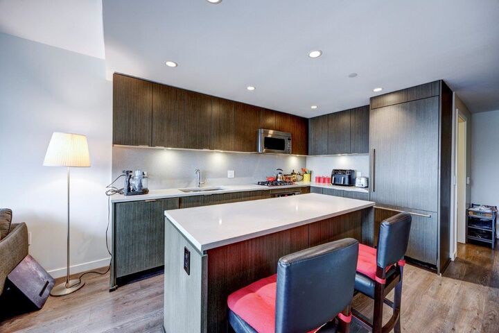 Property Photo:  125 E 14th Street 908  BC V7L 0E6 