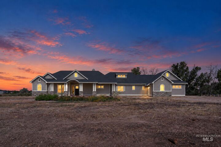 Property Photo: 5472 W Overland ID 83642