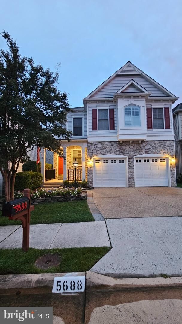 Property Photo:  5688 Tower Hill Circle  VA 22315 