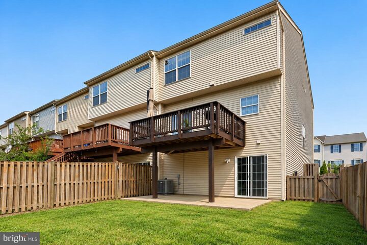 Property Photo:  533 Tuliptree Square NE  VA 20176 