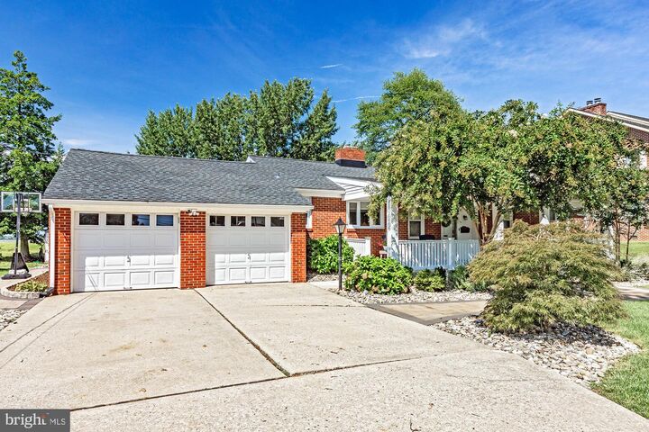 Property Photo:  261 N River Drive  NJ 08070 