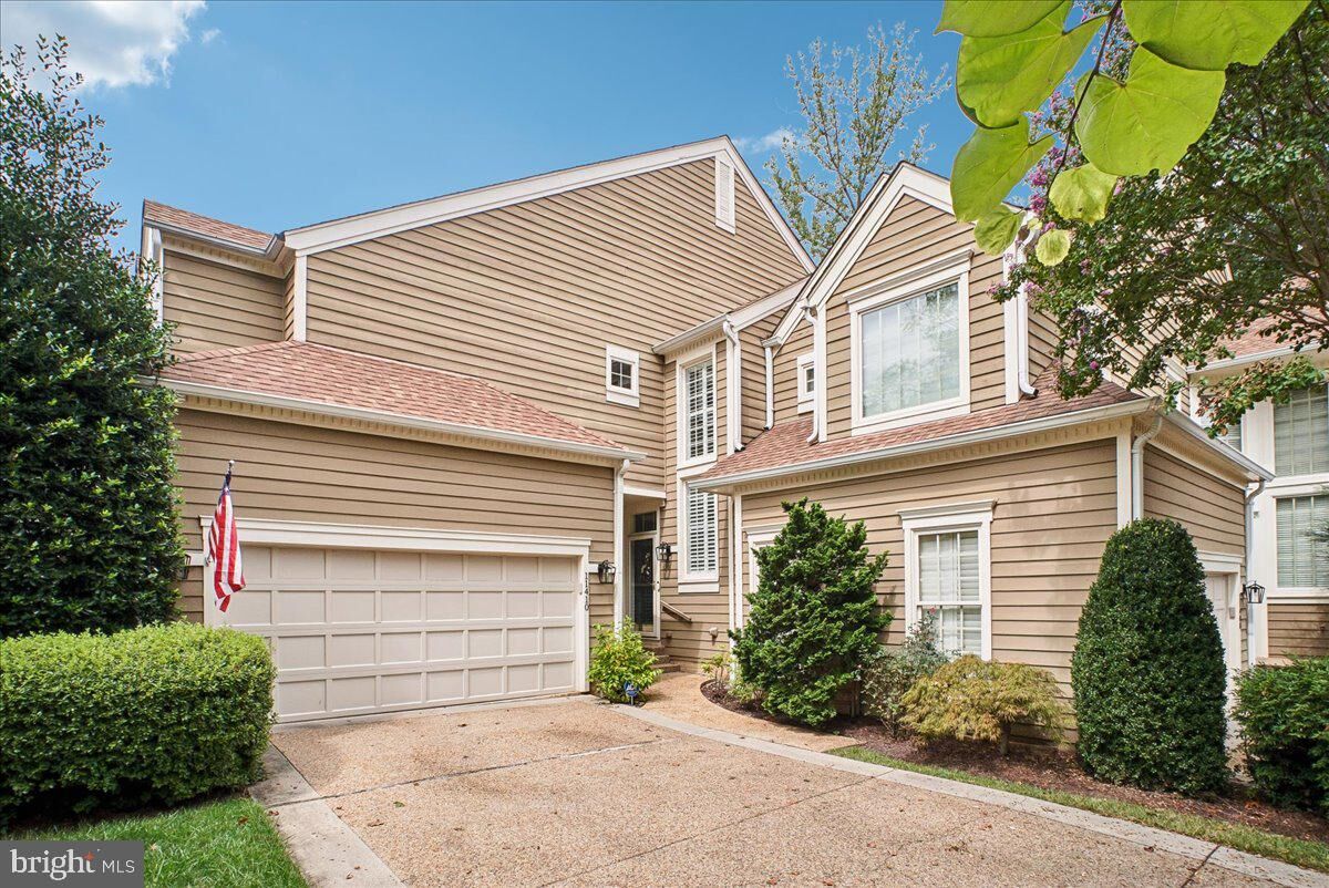 Property Photo: 11410 Hollow Timber Way VA 20194