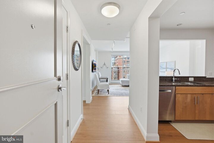 Property Photo:  2050 Jamieson Avenue 1402  VA 22314 