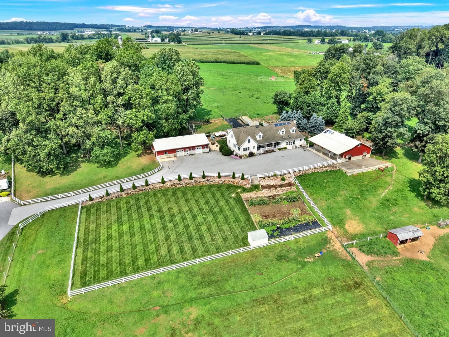 Property Photo:  942 Valley Road  PA 17566 