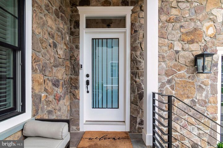 Property Photo:  10704 Warwick Avenue A  VA 22030 