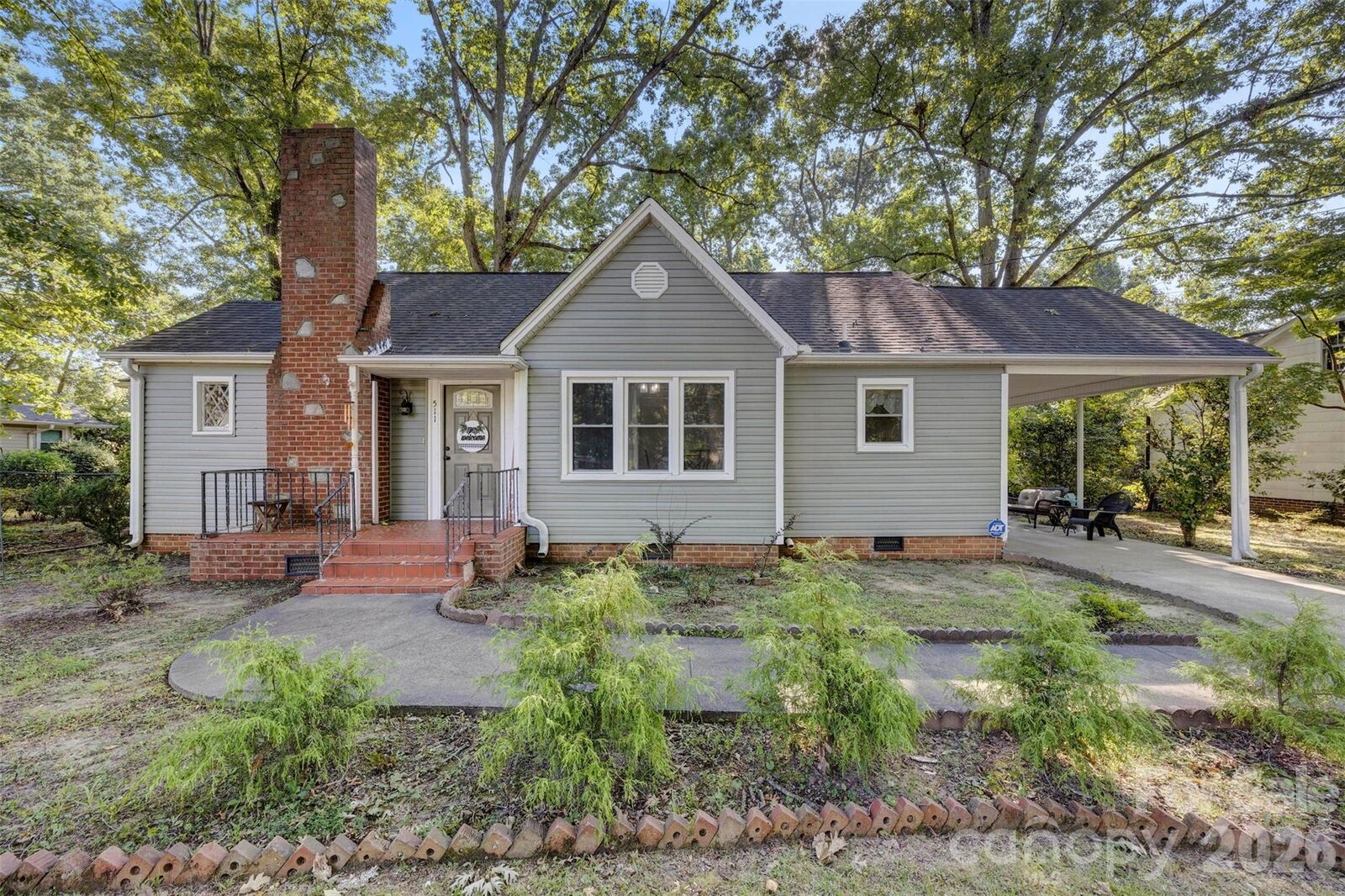 Property Photo: 511 Woodside Drive NC 28150