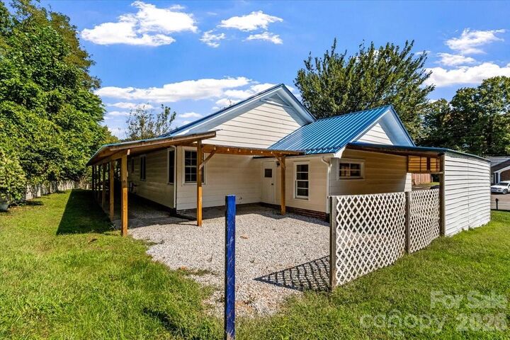 Property Photo:  422 Altapass Highway  NC 28777 