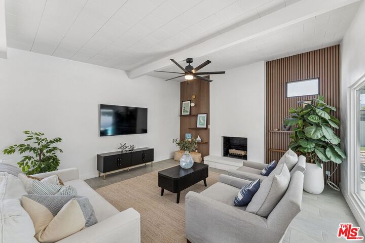 Property Photo: 547 N Farrell Dr CA 92262