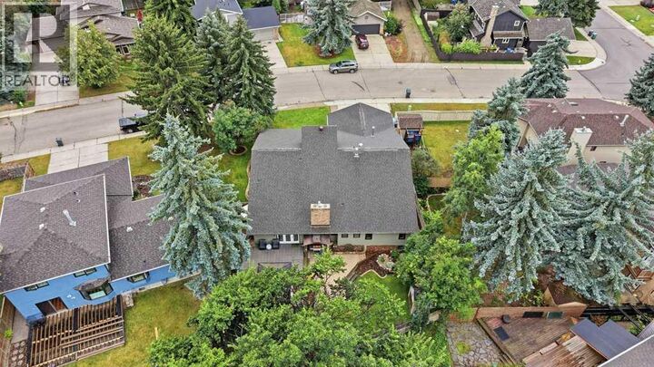 Property Photo: 137 Dickenson Crescent AB T4R 1Z1