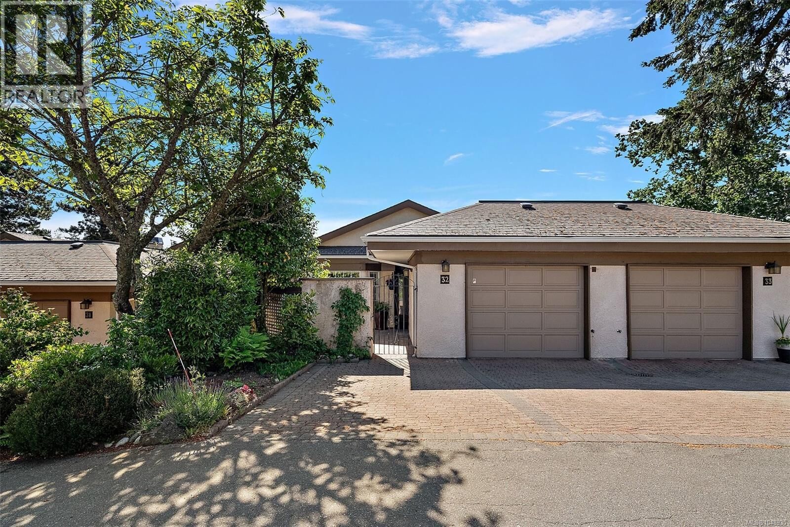 Property Photo:  901 Kentwood Lane 32  BC V8Y 2Y7 