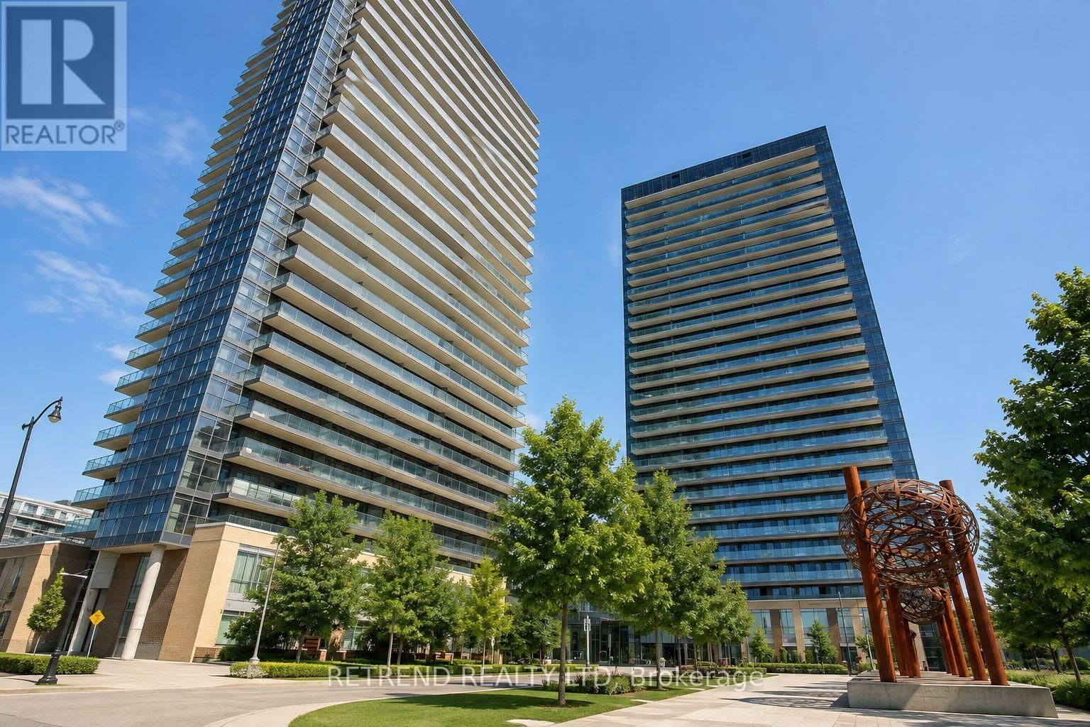 Property Photo: 33 Singer Court 1211 ON M2K 0B4