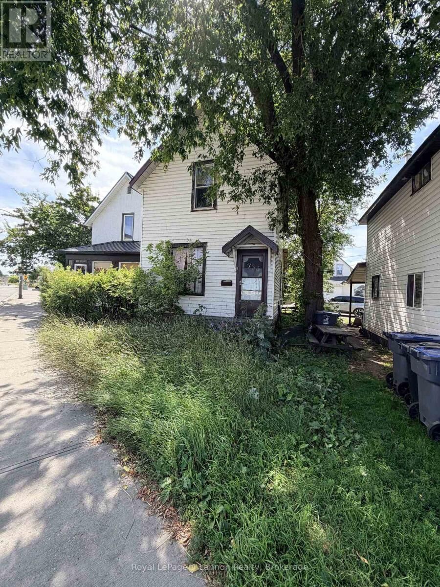 Property Photo:  733 Simpson Street  ON P7C 3K2 