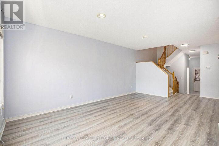 Property Photo:  67 Landover Crescent  ON K2M 2W4 