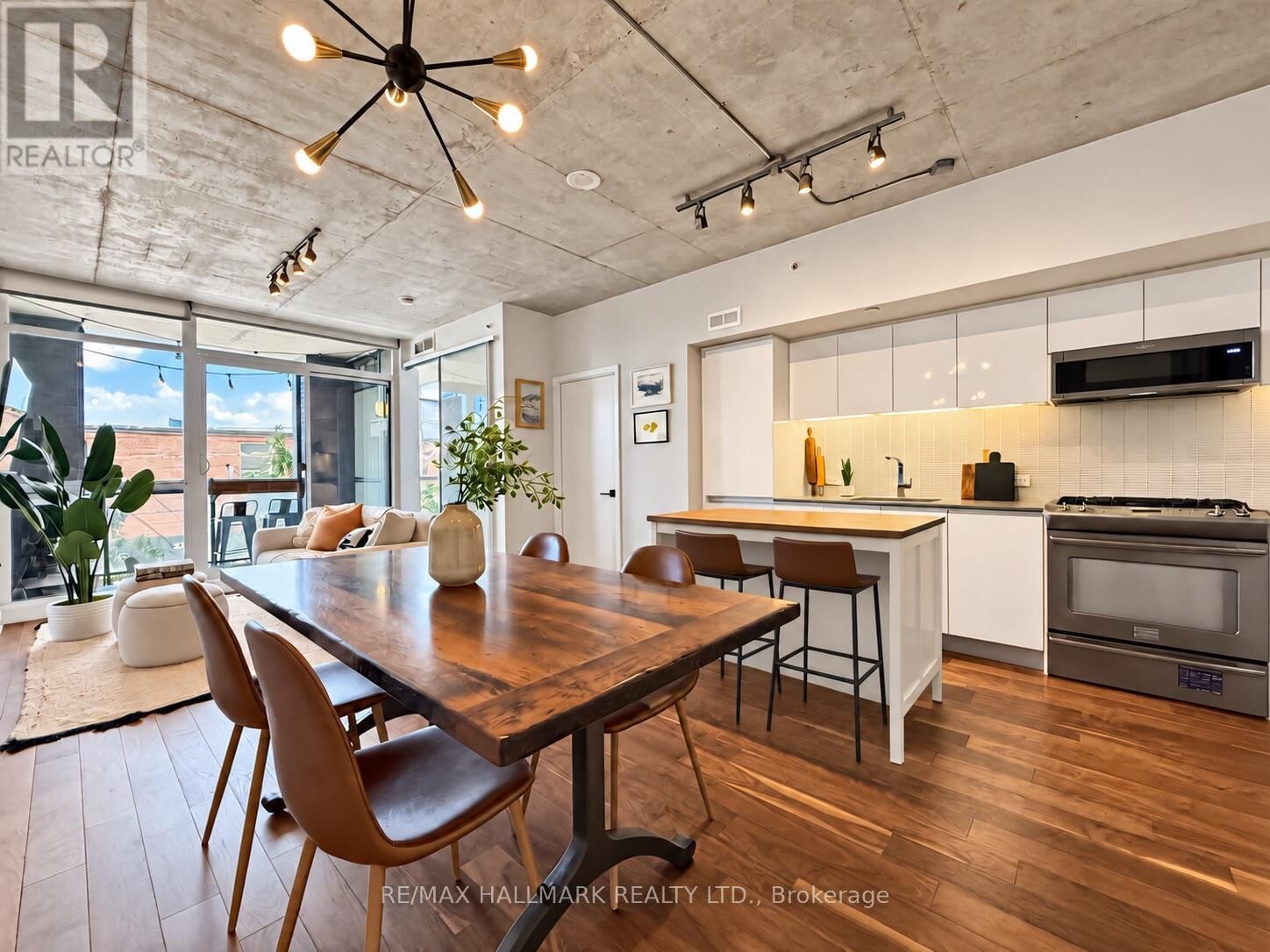 Property Photo:  1190 Dundas Street East 219  ON M4M 0C5 